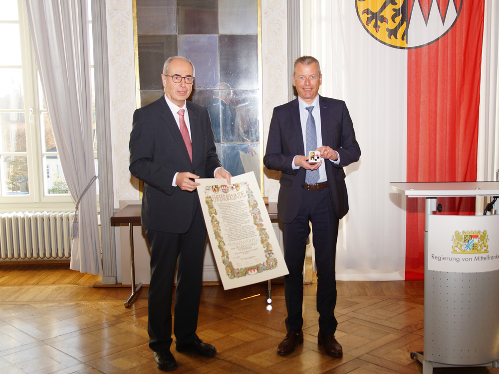 Verleihung des Frankenwürfels durch Regierungspräsident Dr. Thomas Bauer an den mittelfränkischen Preisträger Dr. Ulrich Maly am 11.11.2021 in Ansbach